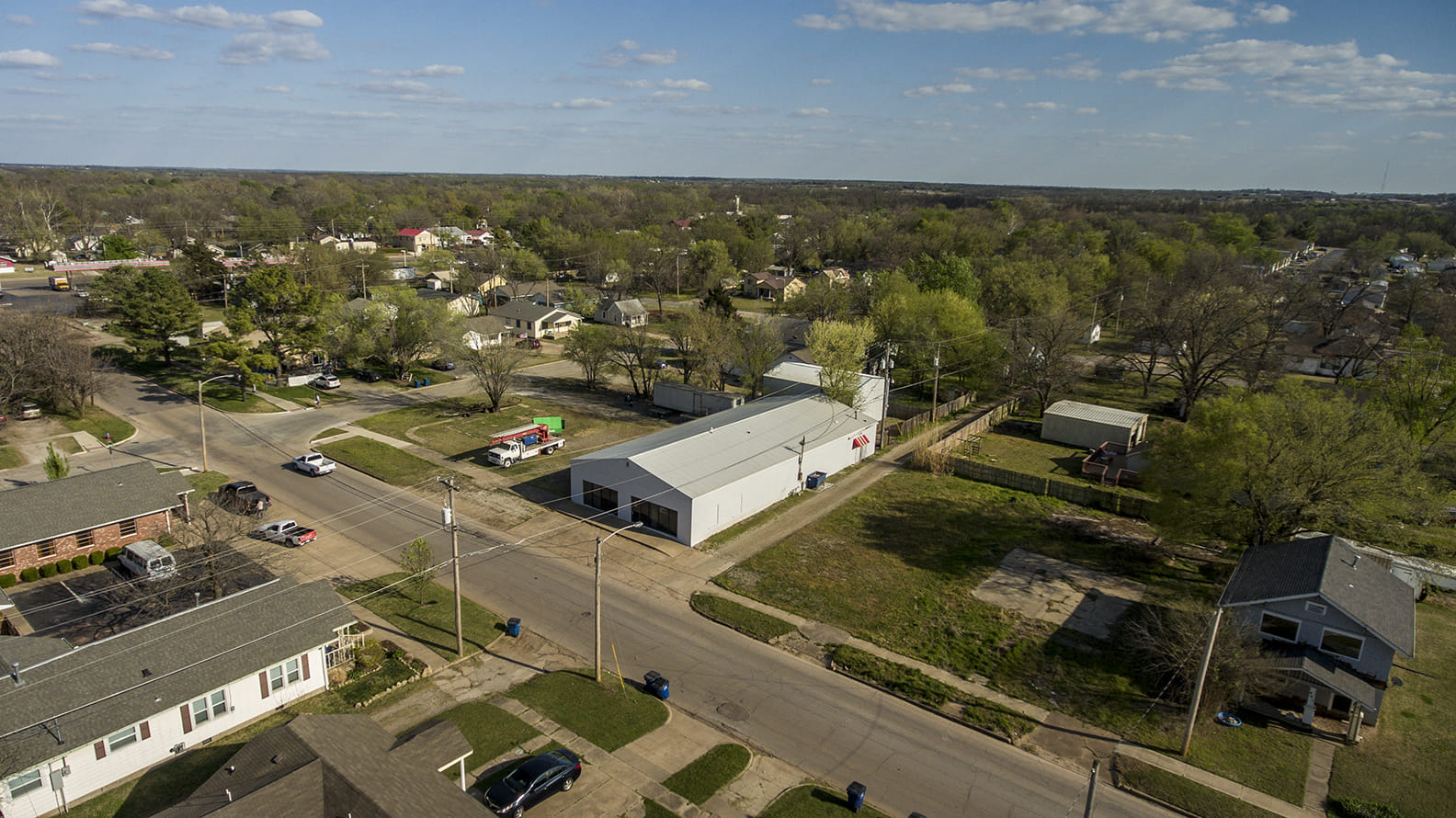 Commercial Building Full Line Of Sign Tools Equipment Auction In Stillwater Oklahoma Schrader Real Estate And Auction Co Land Auction Marketing Experts Nationwide
