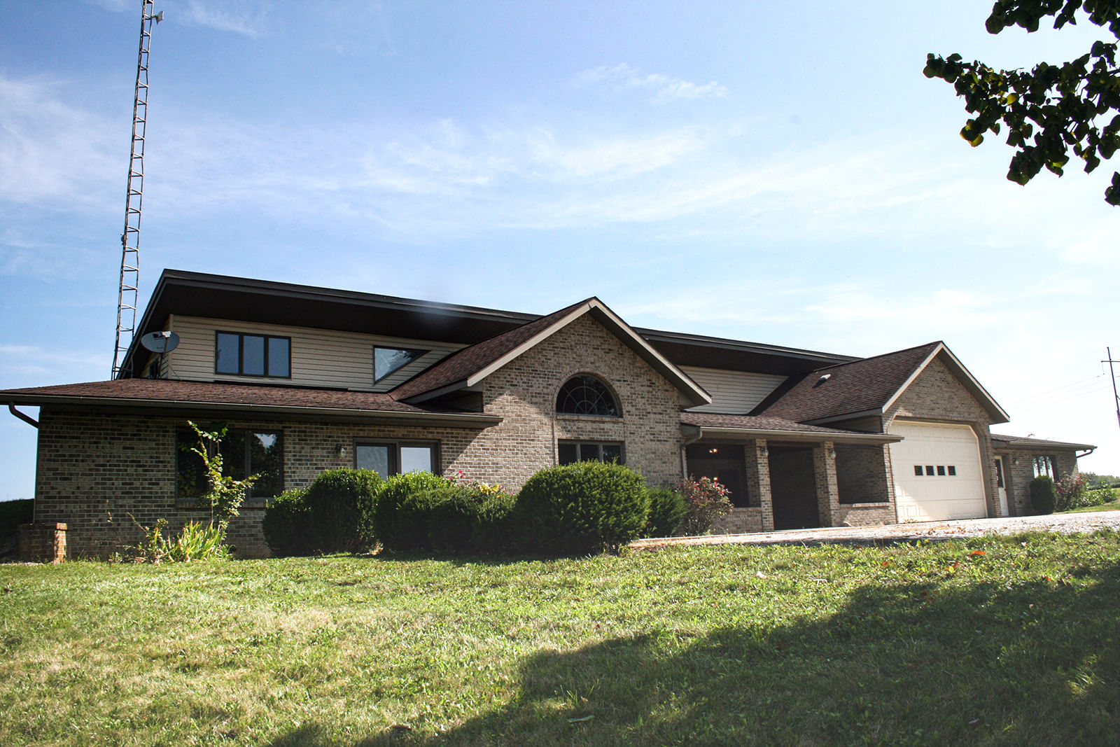 REAL ESTATE AUCTION - REAL ESTATE AUCTION OFFERED IN 5 TRACTS IN 