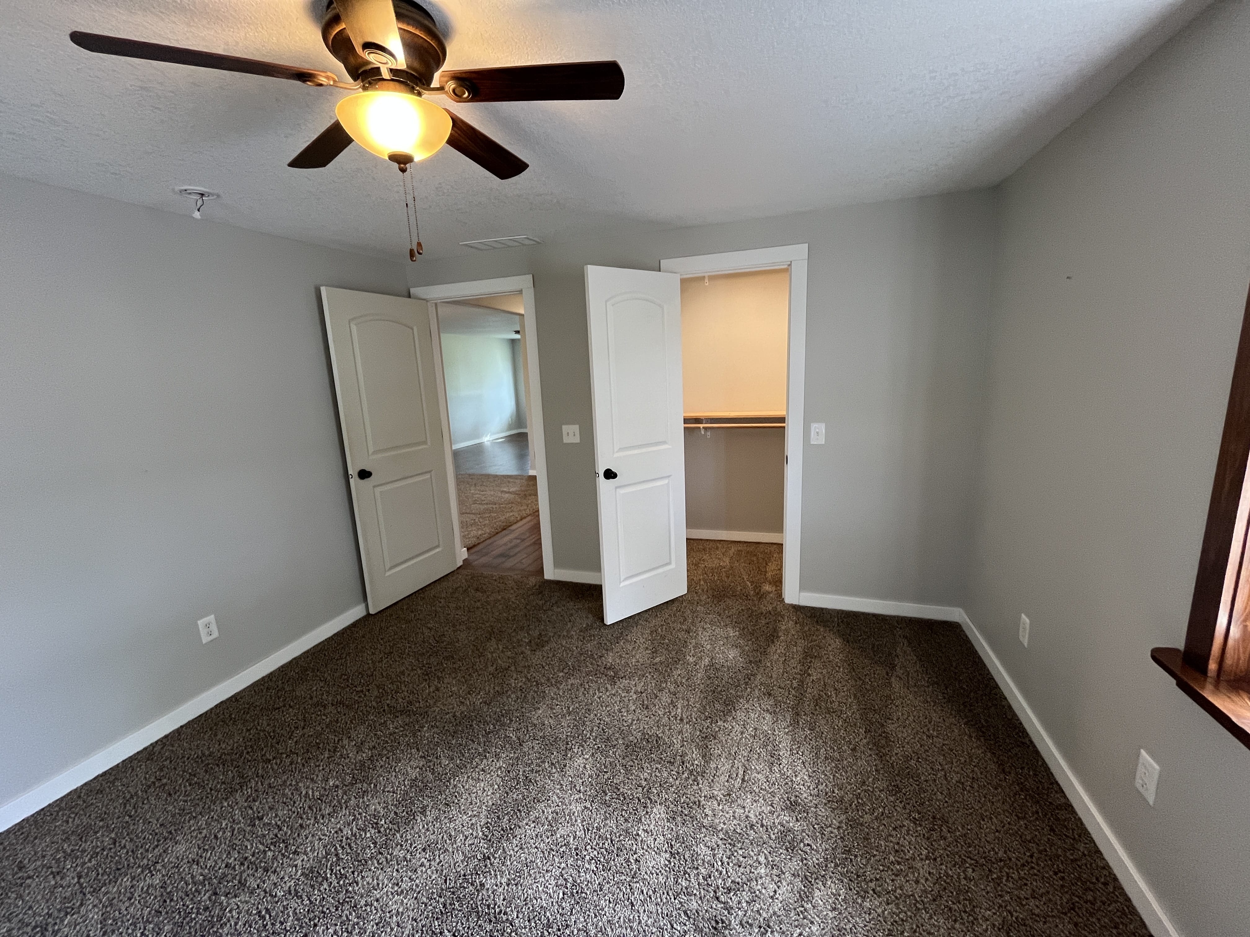 REAL ESTATE AUCTION - REAL ESTATE AUCTION - 5+/- ACRES OFFERED IN